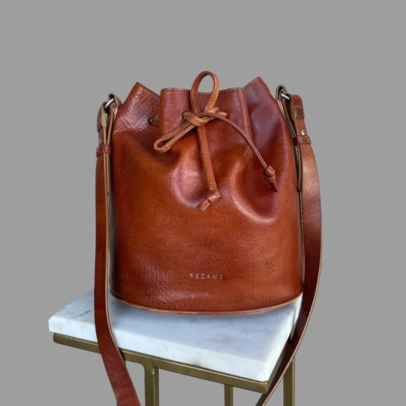 SEZANE Cognac Rich Brown Glossy Leather Crossbody Bucket Bag Farrow Shoulder Bag - Picture 17 of 17